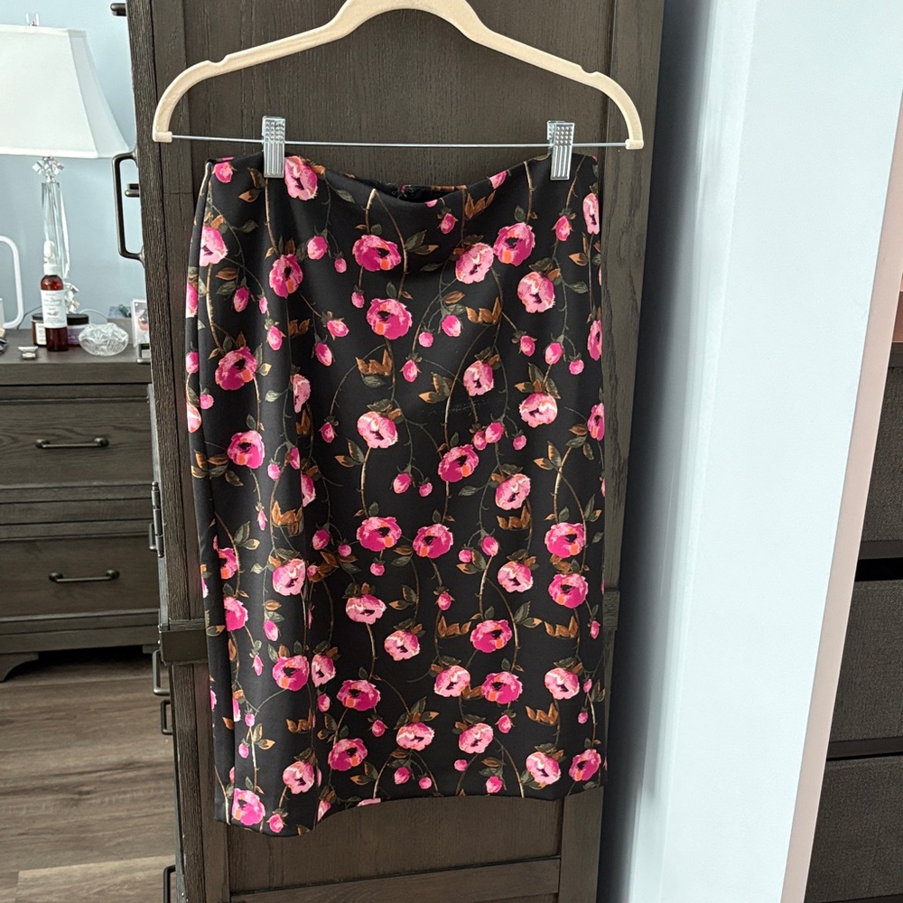 White House Black Market Black and Pink Floral Pencil Skirt